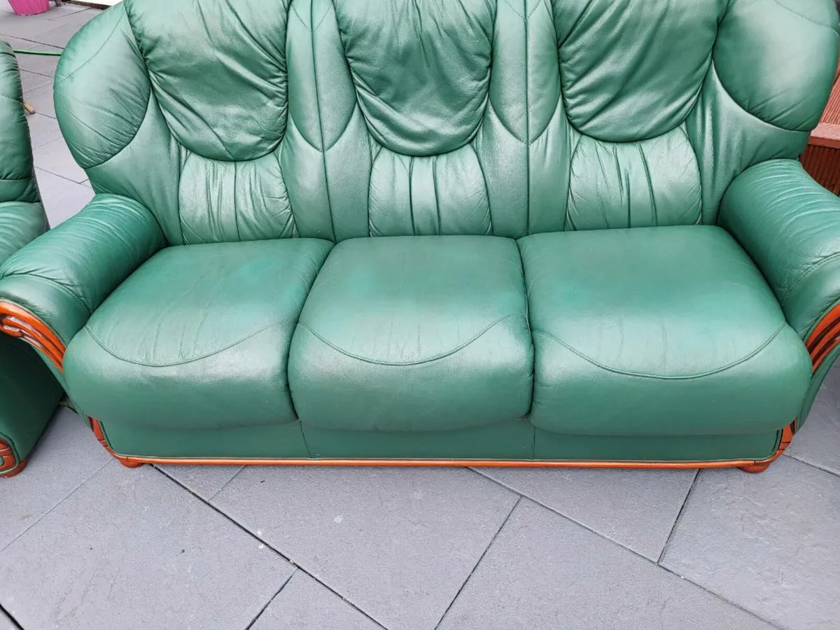 Lovely Italian made 3pce suite - Image 2