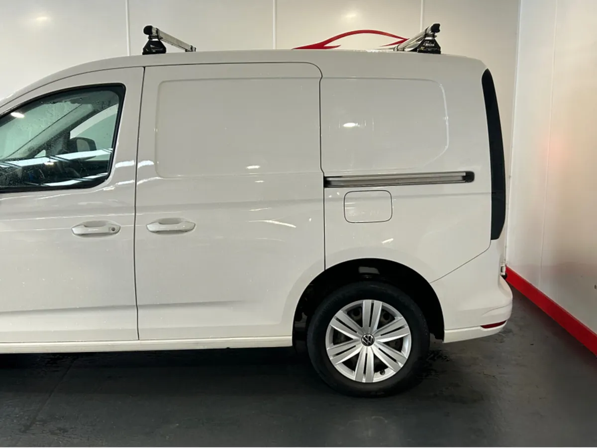 Volkswagen Caddy CARGO BUS TDI 102HP MANUAL 6SPEED - Image 4