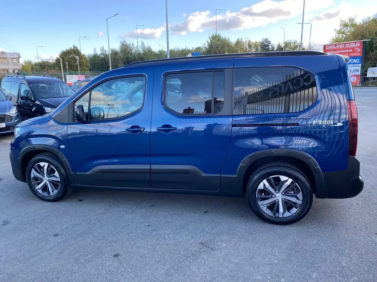2024 Peugeot Rifter Horizon RS 7 seats + WC - Taxi - Image 3