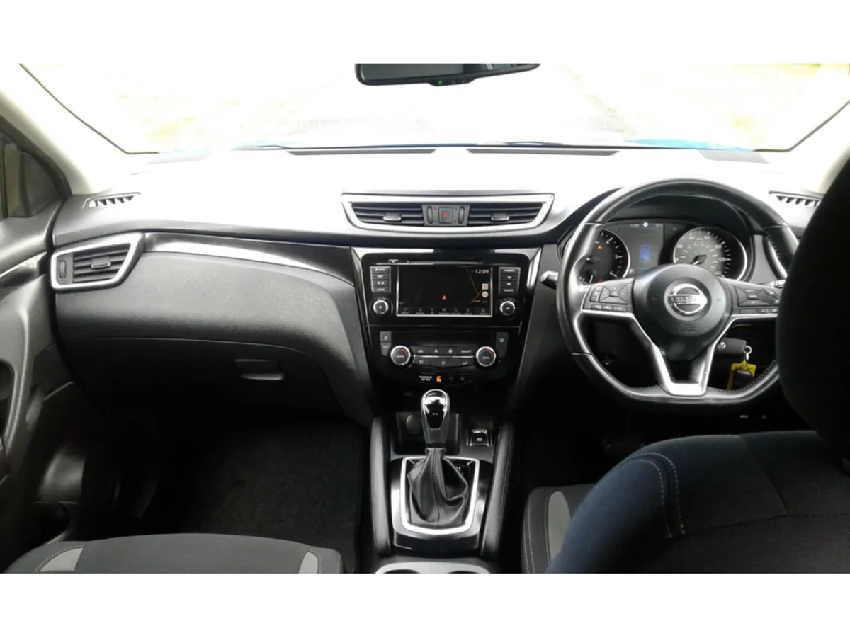 Nissan Qashqai ACENTA PREMIUM DC automatic - Image 3