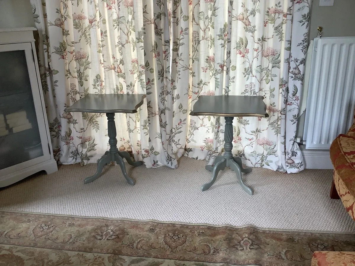 Pair of Elegant Side/ Lamp Tables - Image 1