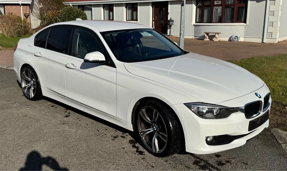BMW 320d - Image 1