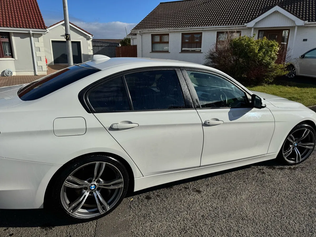 BMW 320d - Image 2