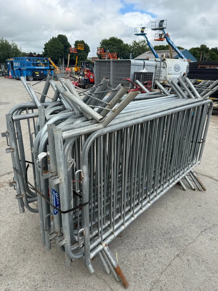 Steel crowd barriers - Image 3