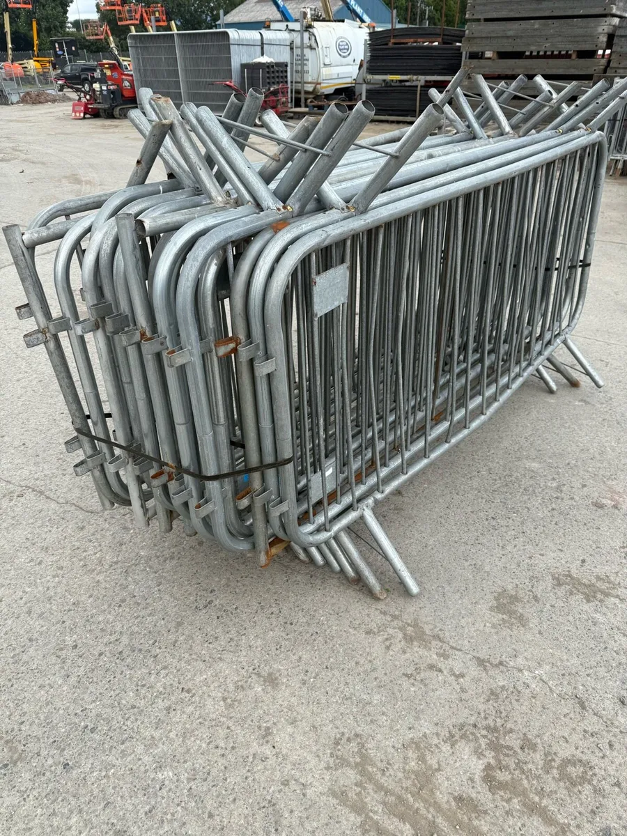 Steel crowd barriers - Image 4