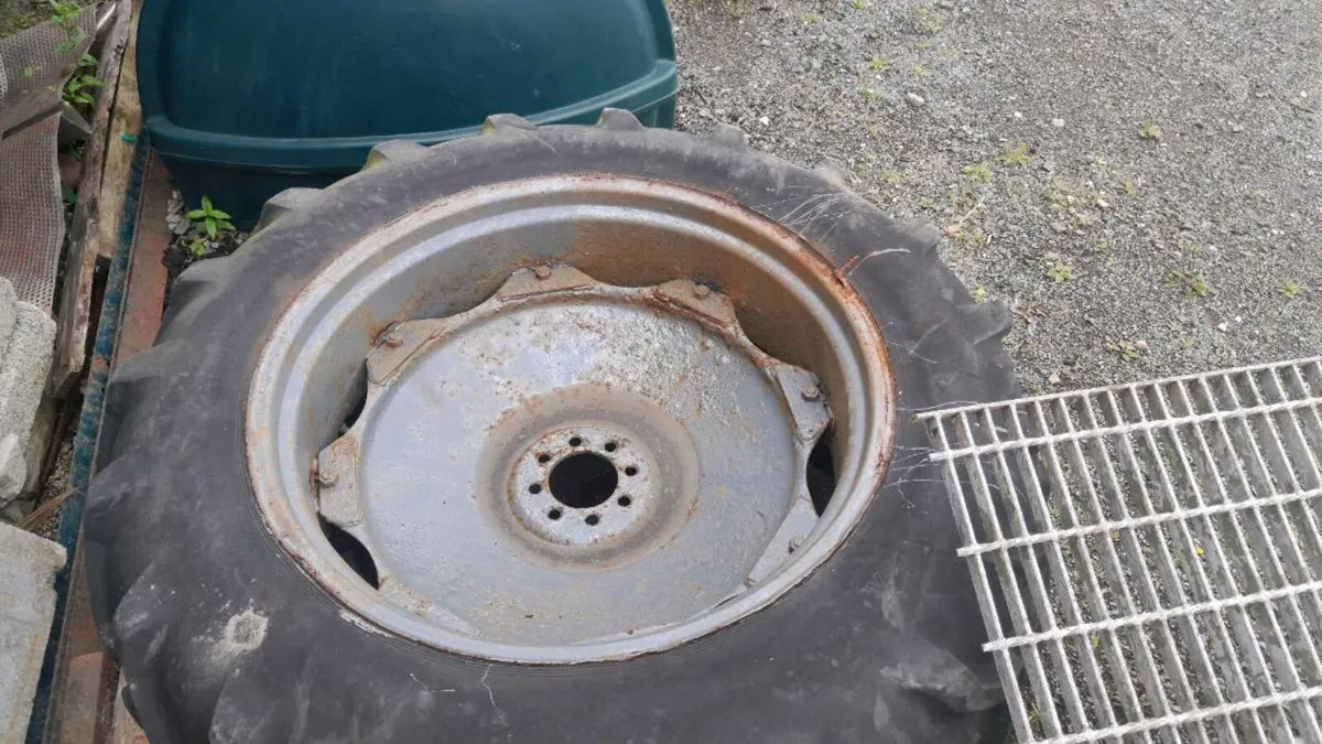 MASSEY FERGUSON 165 TYRES - Image 2