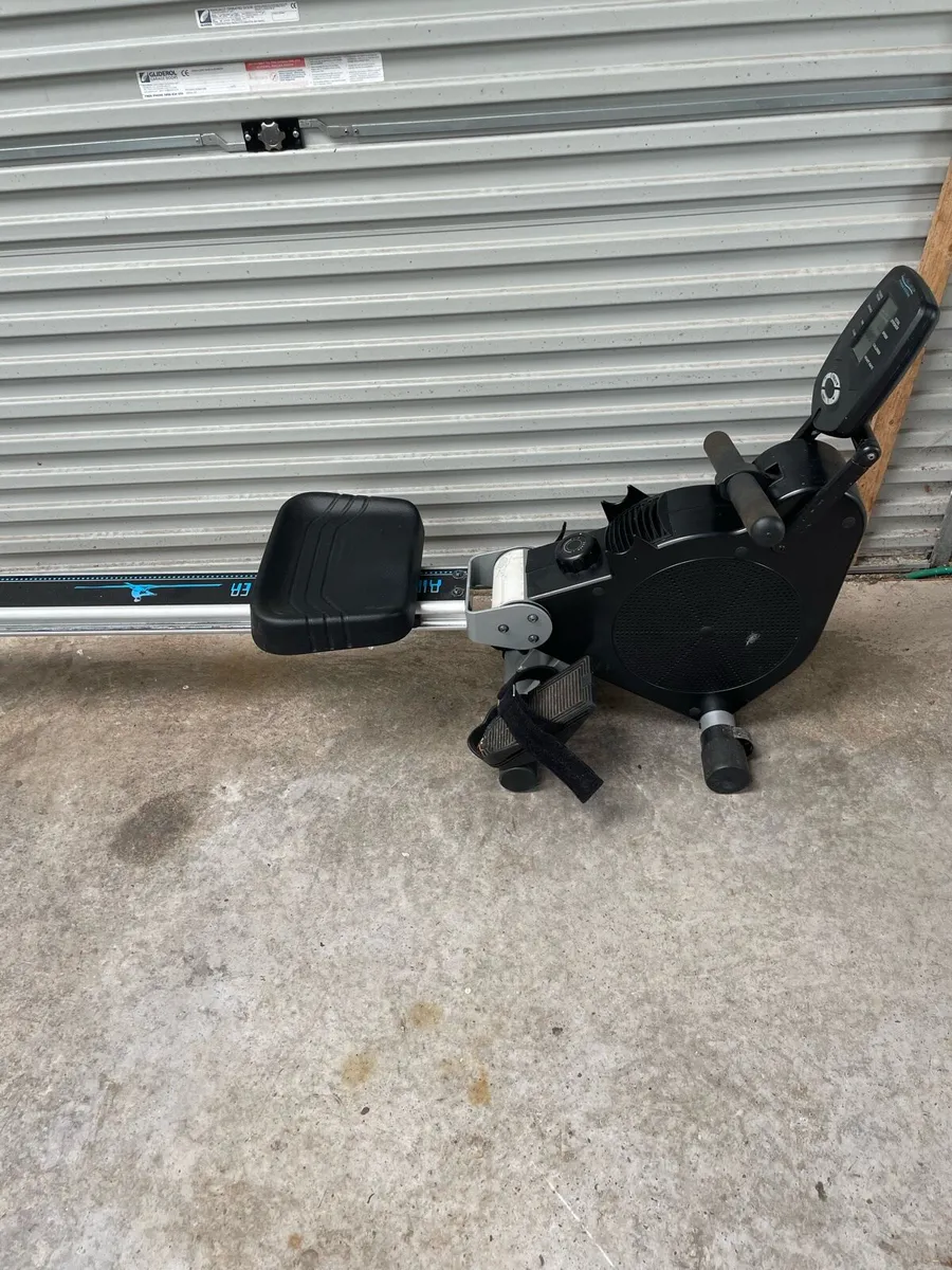 Rowing machine - Image 1