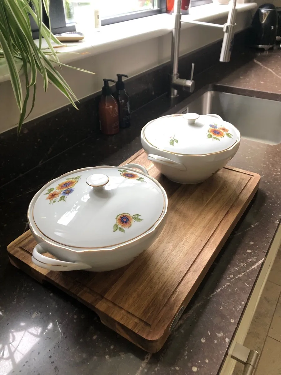Pair of vegetable tureens - Image 1