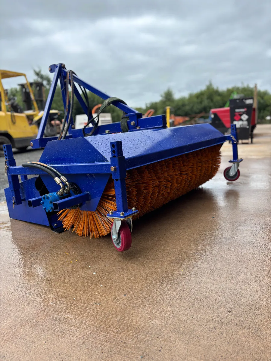Hydraulic Tractor Road Sweeper Collector - Image 2