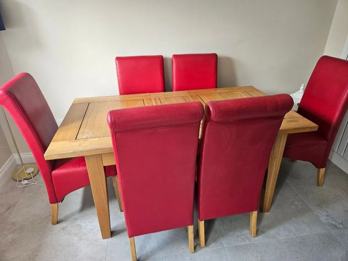 Kitchen table and chairs - Image 1