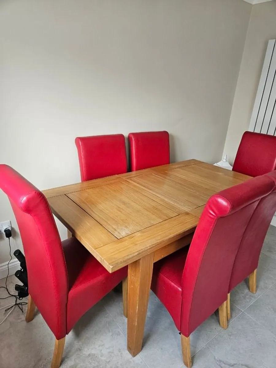 Kitchen table and chairs - Image 2