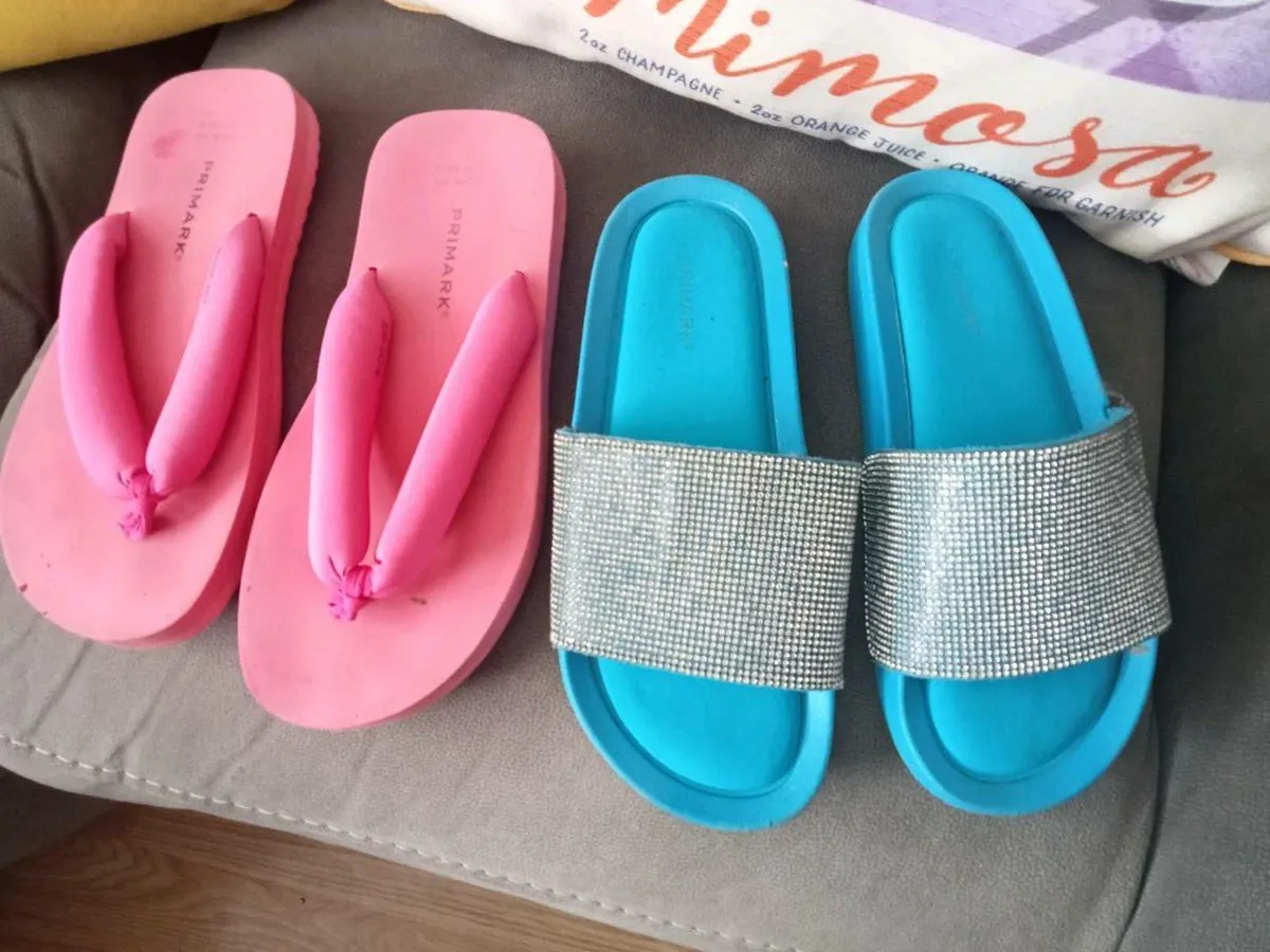 Pool flip flops size 5 free