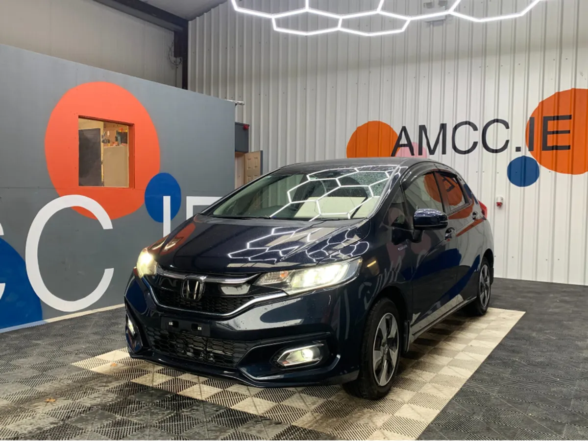 Honda Fit 1.5 HYBRID / 66k KMs / Adaptive Cruise, - Image 3