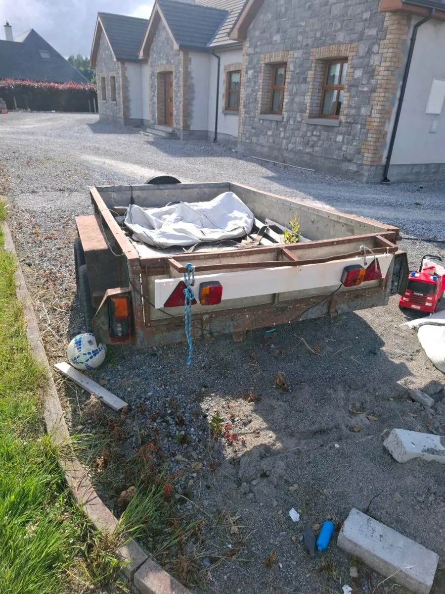 Trailer - Image 1