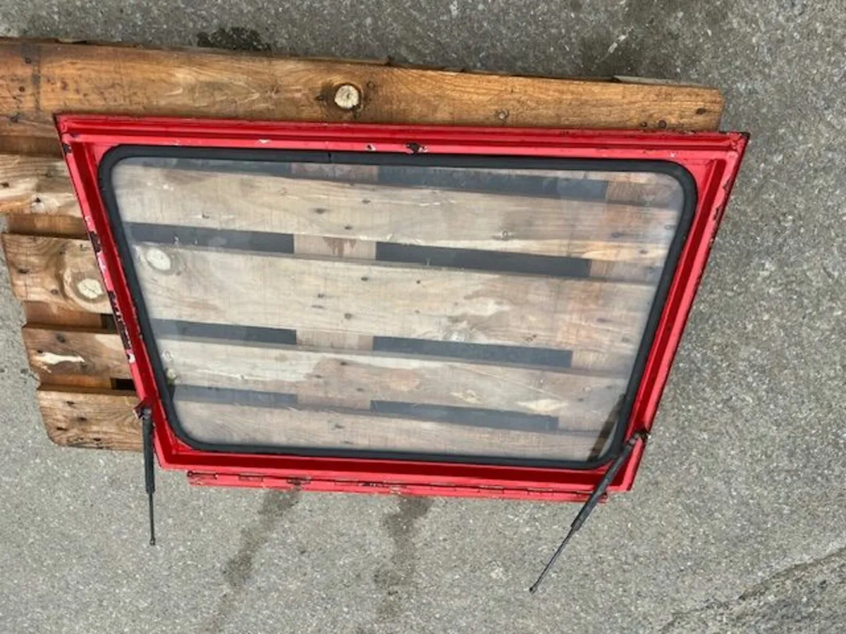 MF BACK WINDOW - Image 1