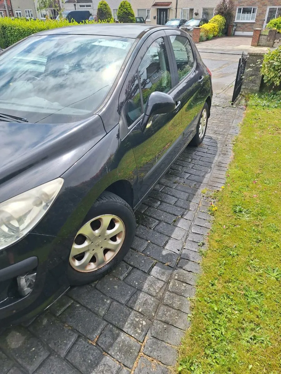 Car - Image 1