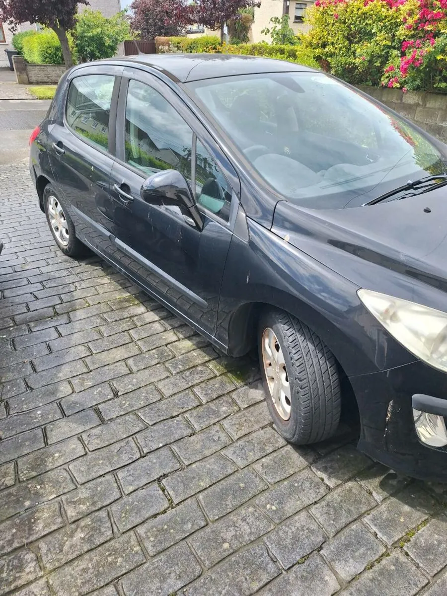 Car - Image 4