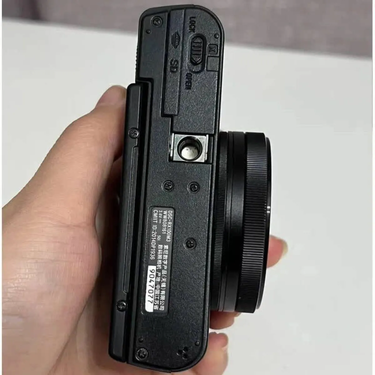 Sony Cyber-shot DSC-RX100 III Digital Camera - Image 4