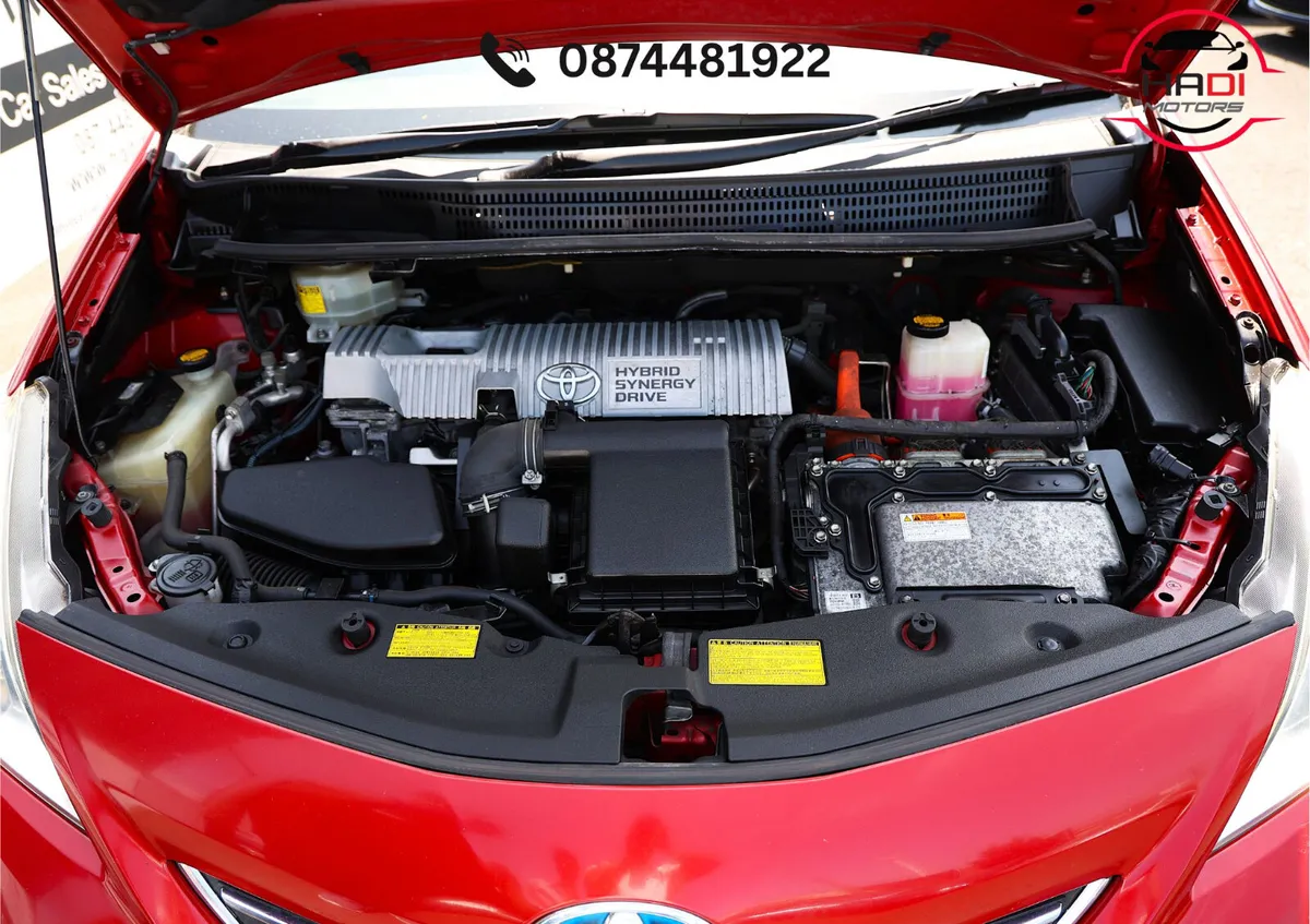 Toyota Prius alpha Red 1.8L hybrid 2012 - Image 3