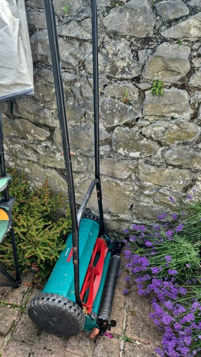 Manual Lawn-Mower Easy to Use