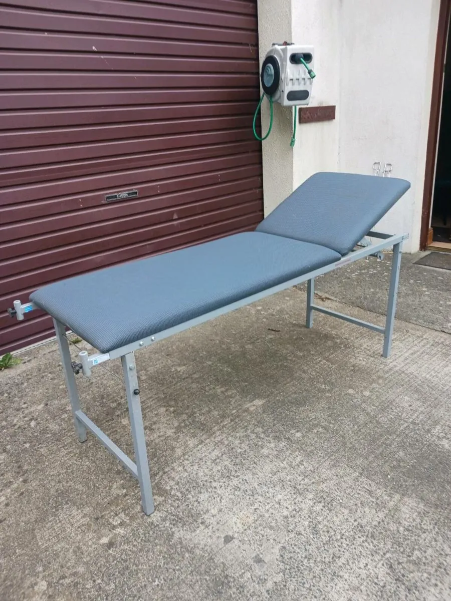 Tteatment table - Image 1