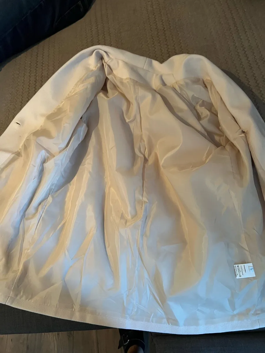 Beige Coat M/L - Image 3