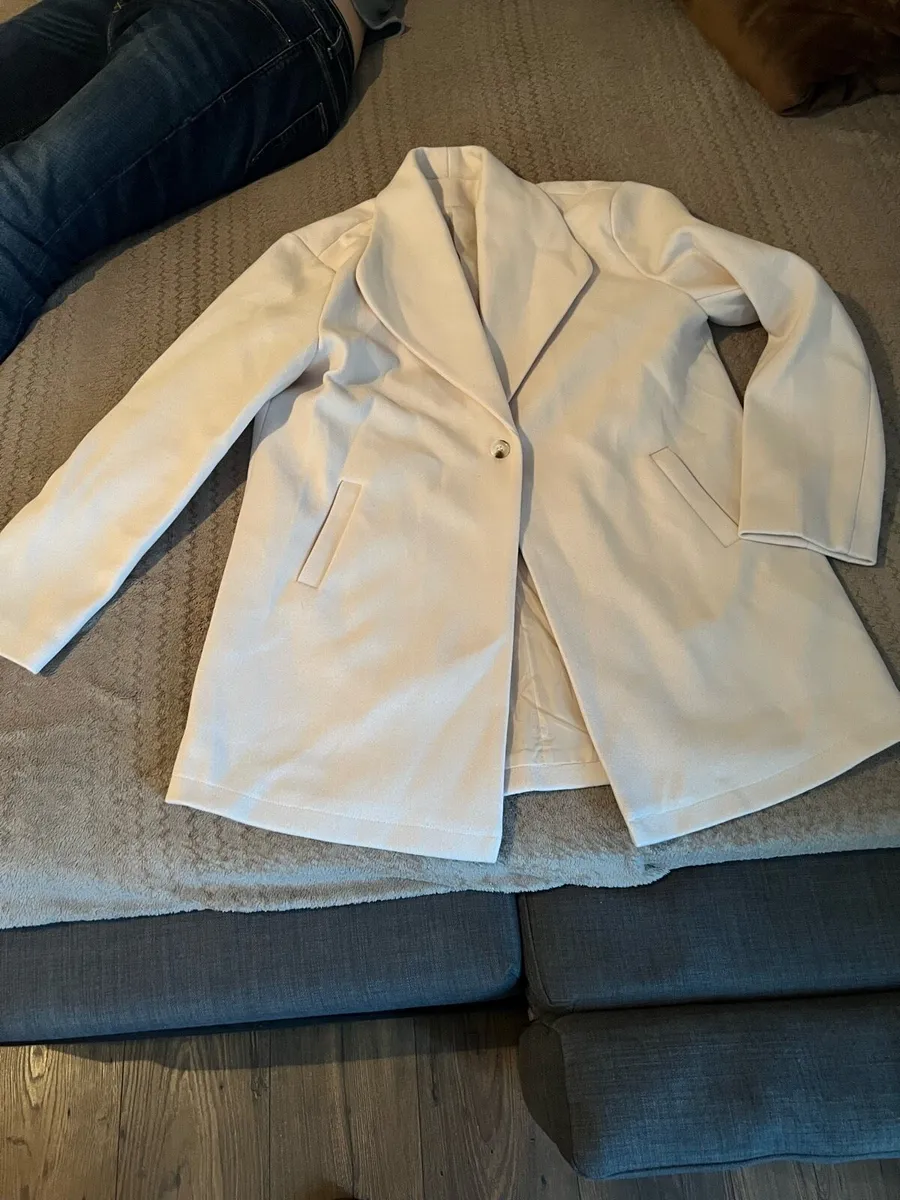 Beige Coat M/L - Image 4