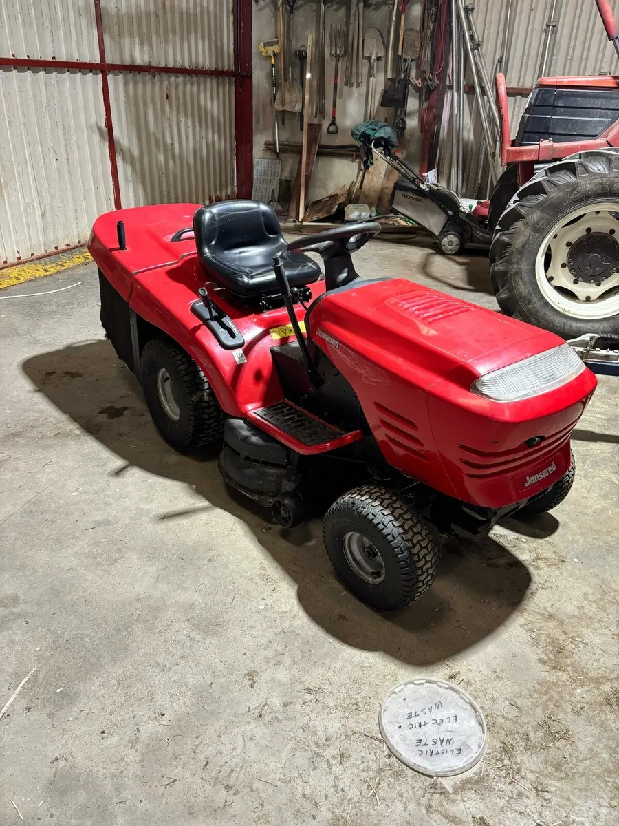 Jonsered ride on lawnmower - Image 3