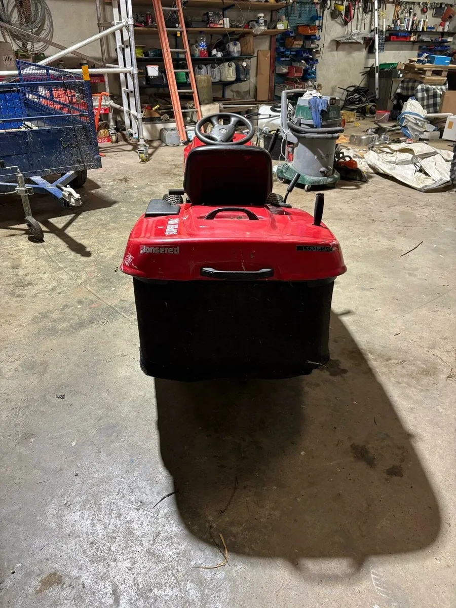 Jonsered ride on lawnmower - Image 4