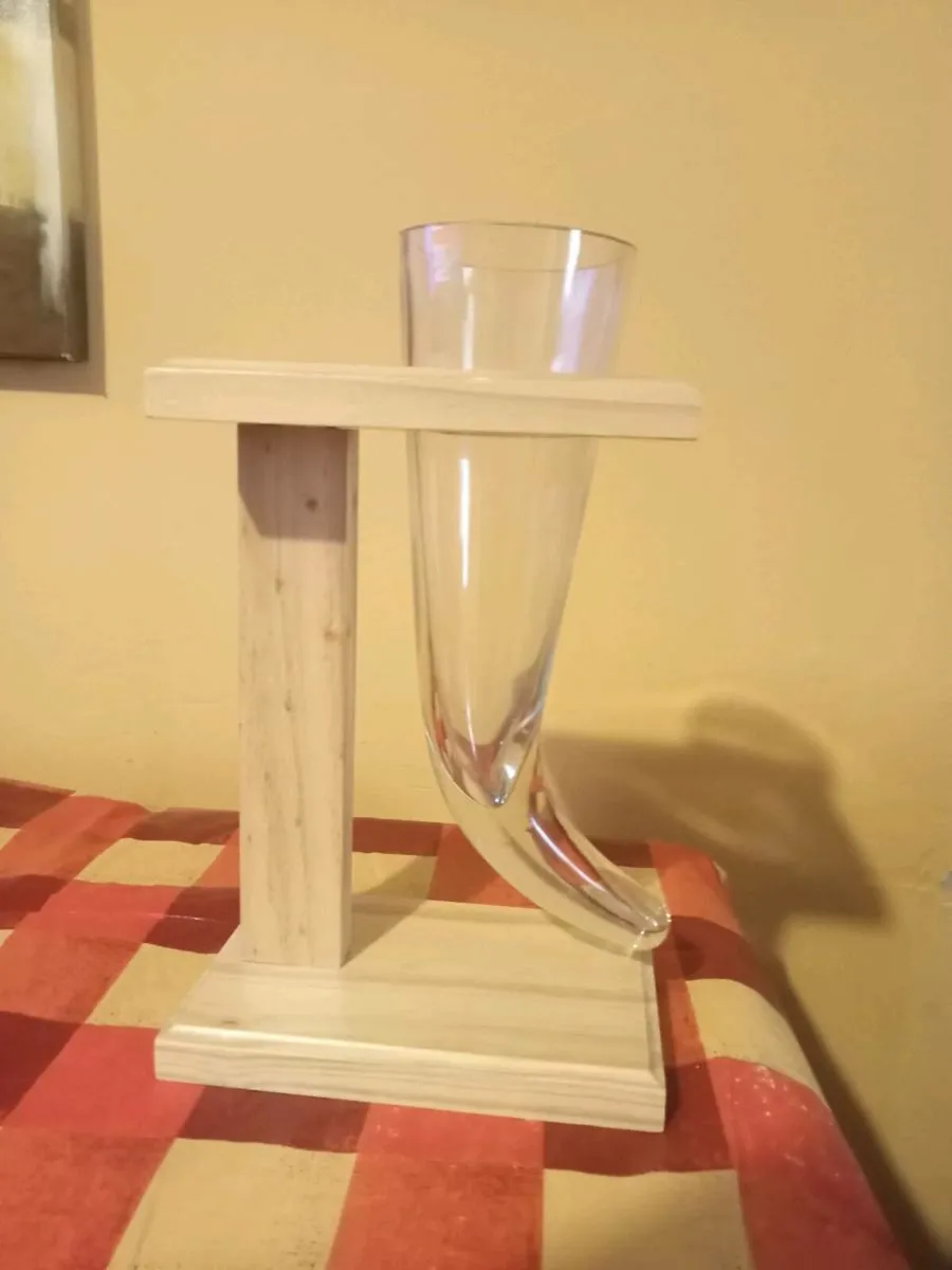 Decorative glass Vase in Stand - Image 1
