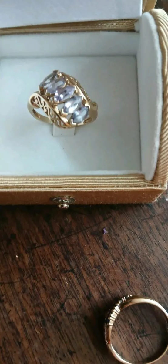 9ct gold and Tanzanite Ring - Image 2