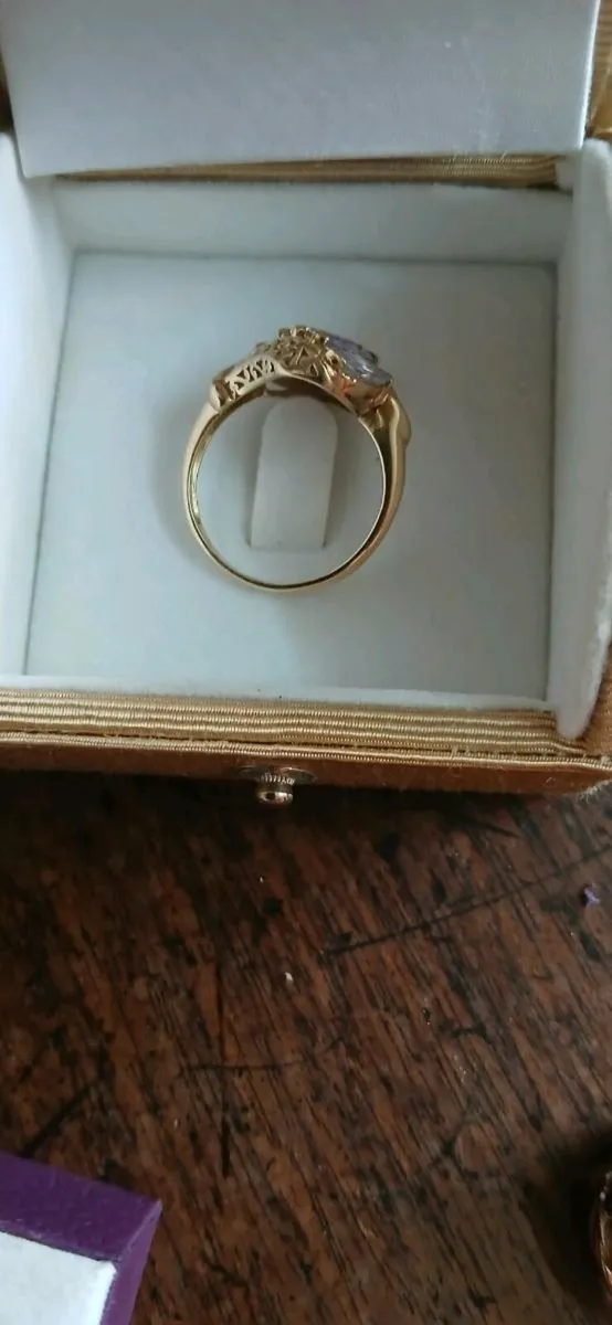9ct gold and Tanzanite Ring - Image 3