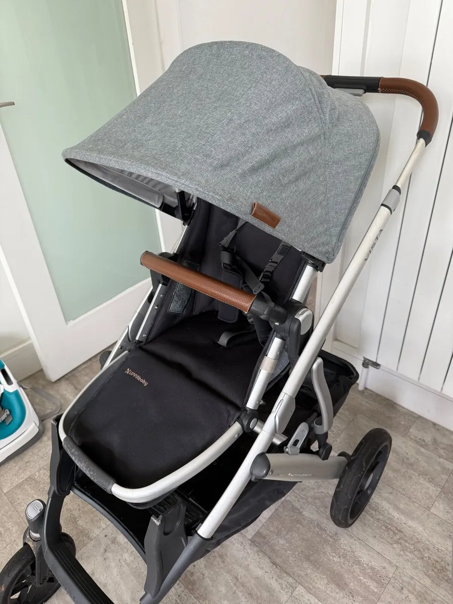 Uppababy Vista V2 Buggy and Bassinet - Image 1