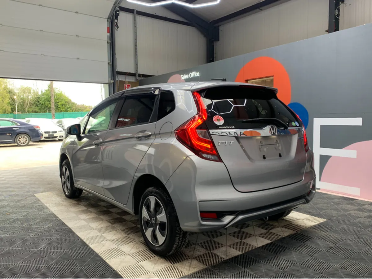Honda Fit 1.5 HYBRID / 57k KMs / Adaptive Cruise C - Image 4