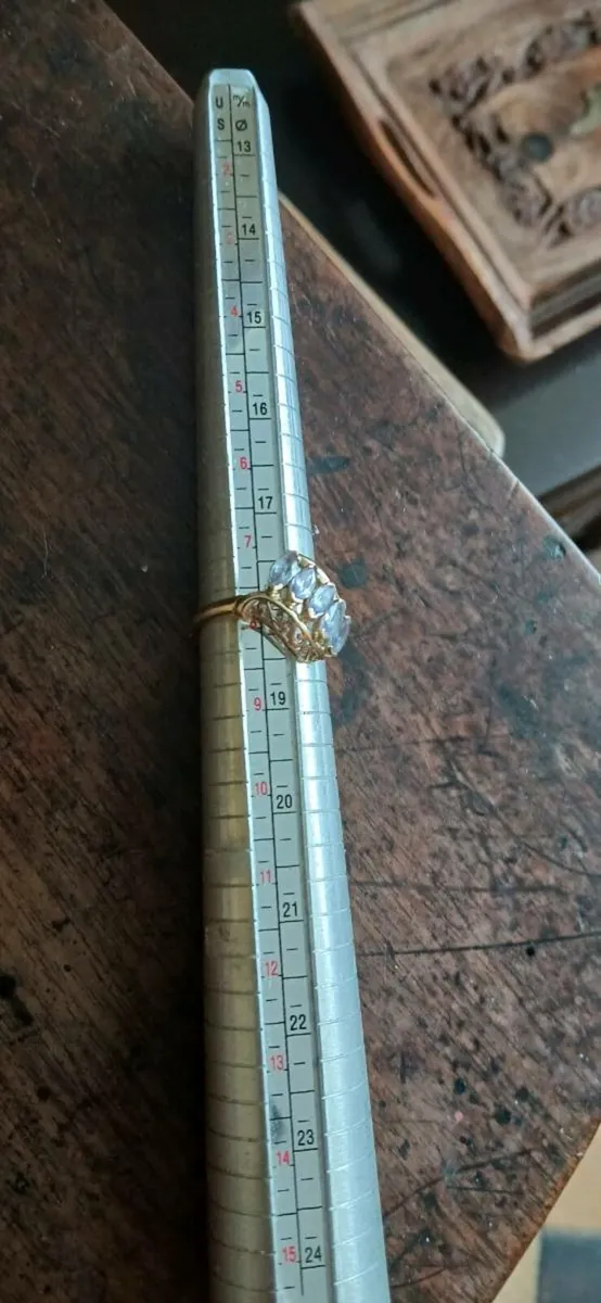 9ct gold and Tanzanite Ring - Image 4