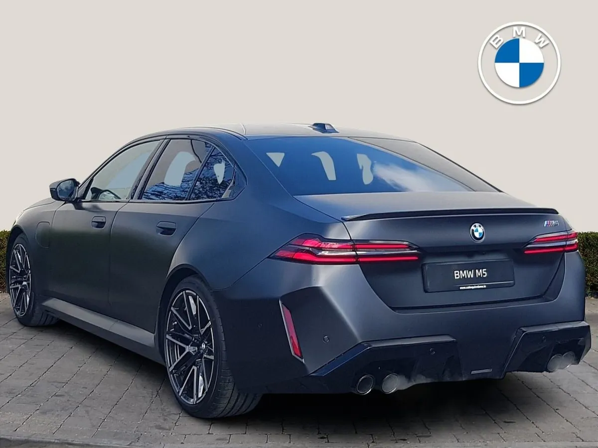 BMW M5 Saloon - Image 2