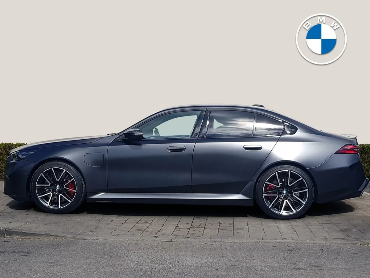 BMW M5 Saloon - Image 3