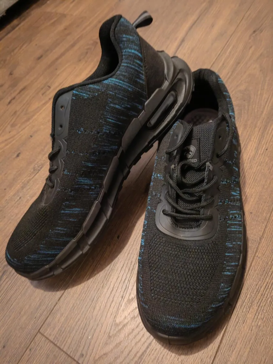 New Lightweight Chited Safety Shoes, size 47 Mens - Image 1