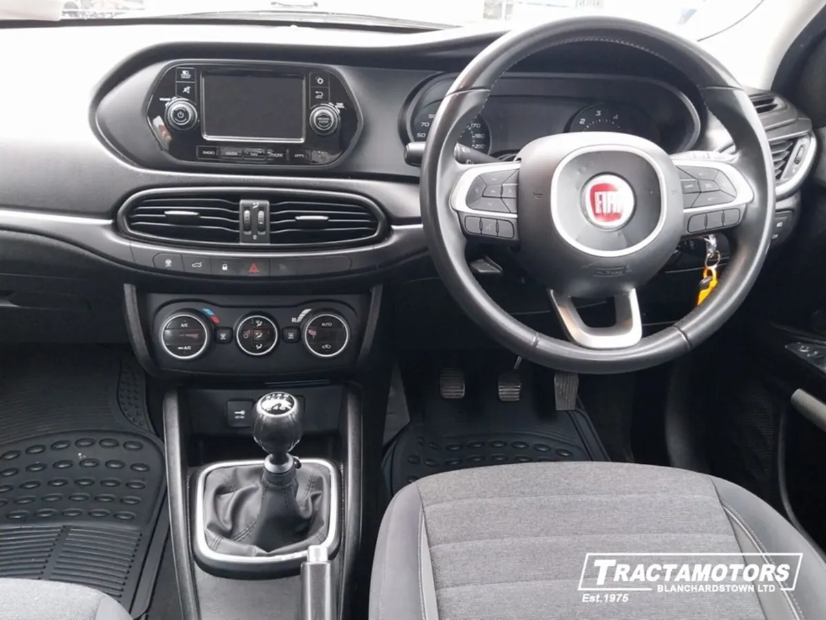 Fiat Tipo SD 1.6 MJ 120HP LOUNGE 4DR - Image 2