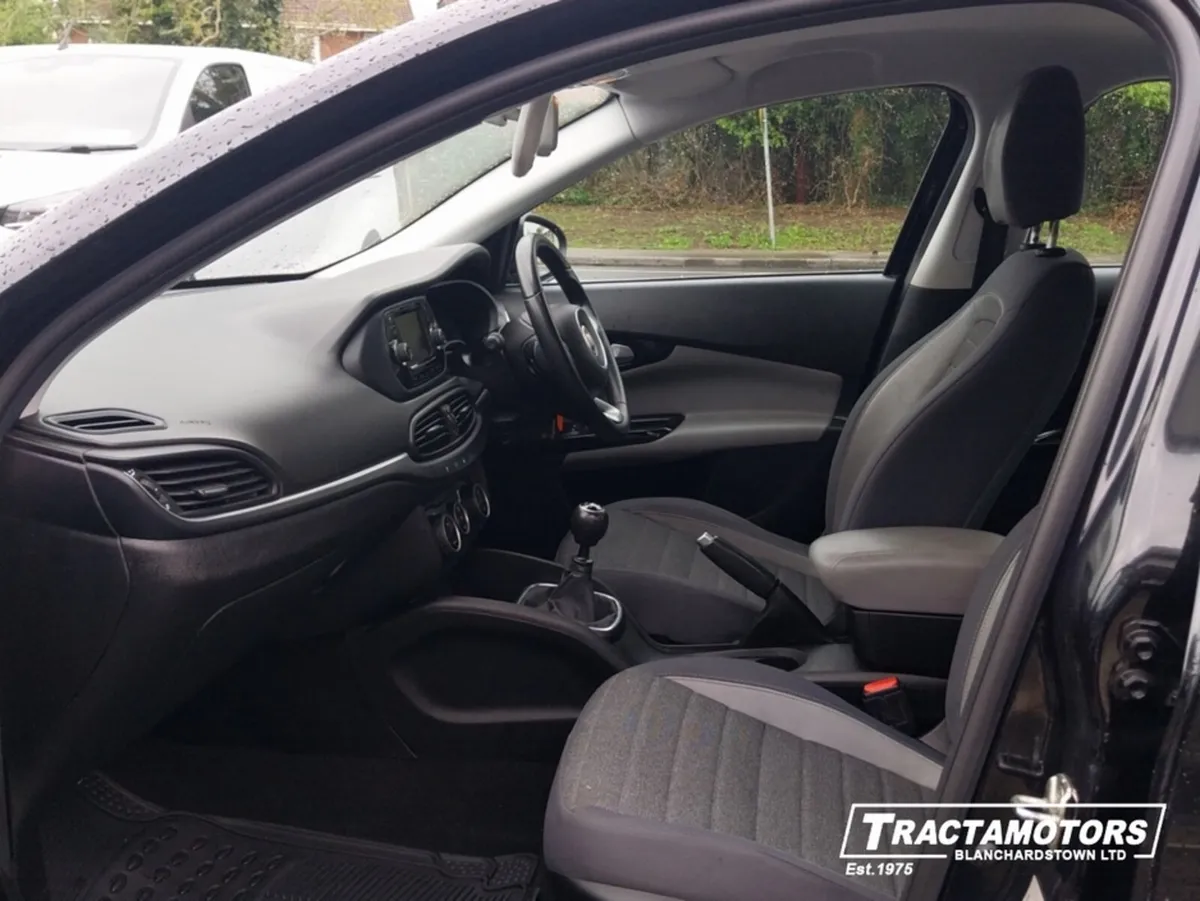 Fiat Tipo SD 1.6 MJ 120HP LOUNGE 4DR - Image 4