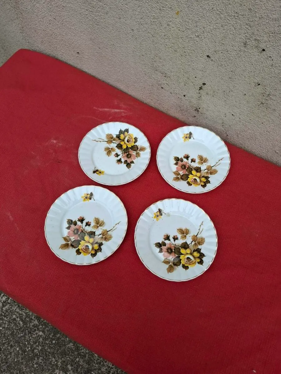 4 vintage floral sides plates