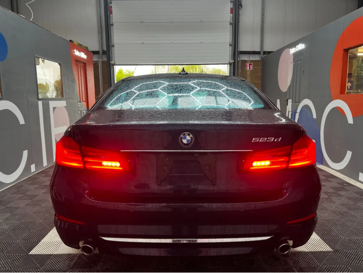 BMW 5-Series 523D LUXURY / 66k KMs / Heated Leathe - Image 4