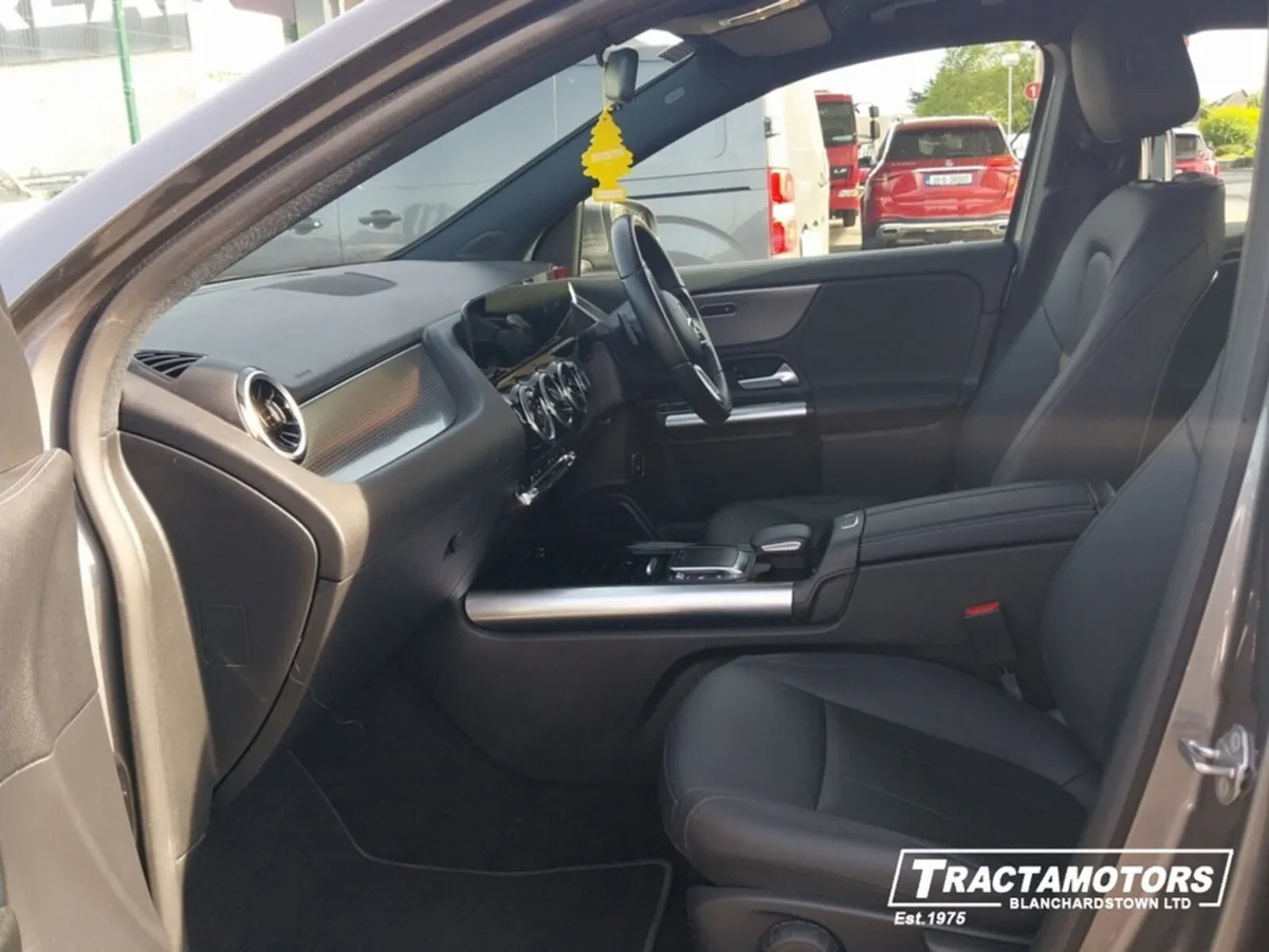 Mercedes-Benz GLA 180 D 5DR AUTO - Image 4