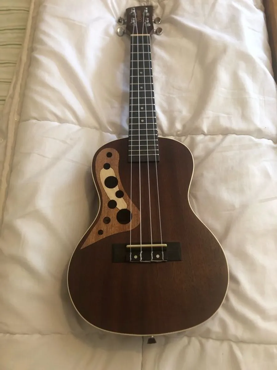 Ukulele - Image 1