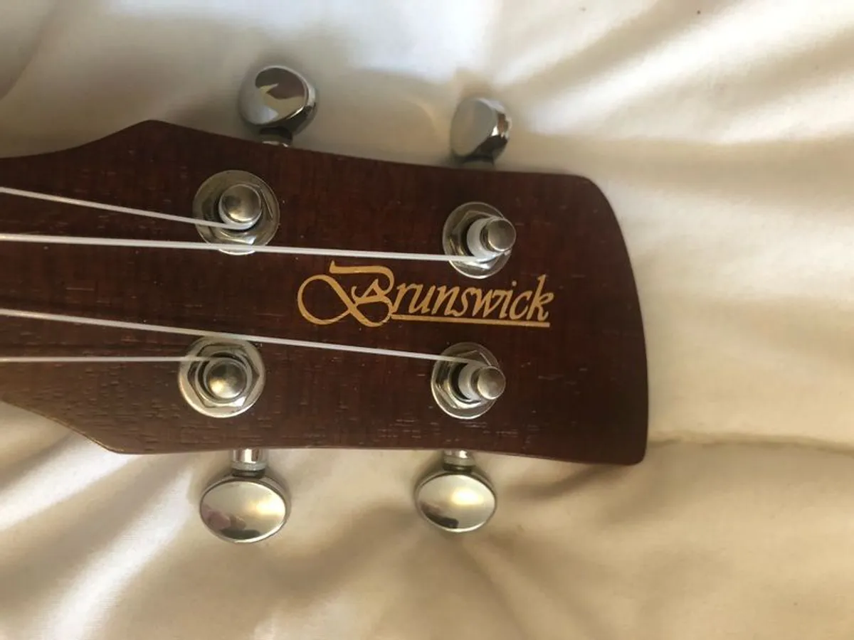 Ukulele - Image 2