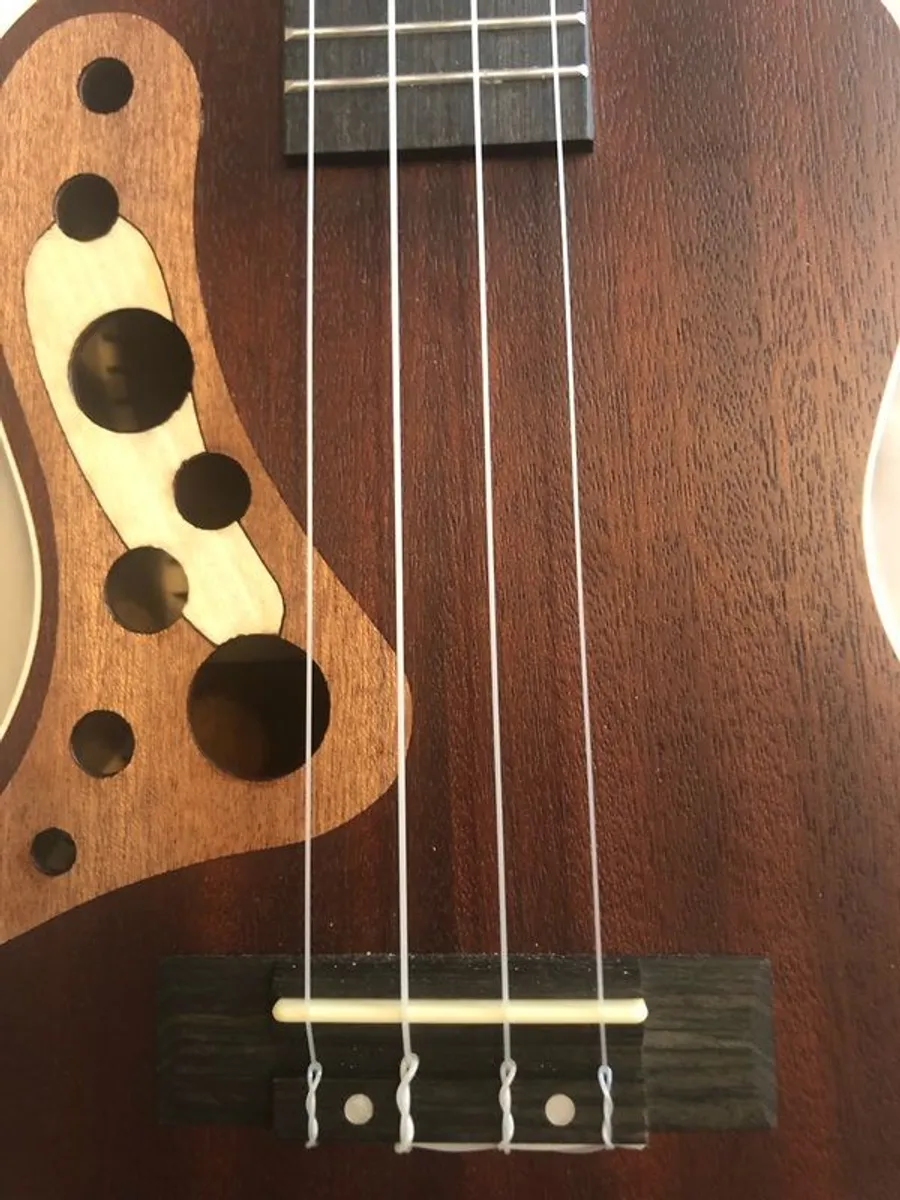 Ukulele - Image 3