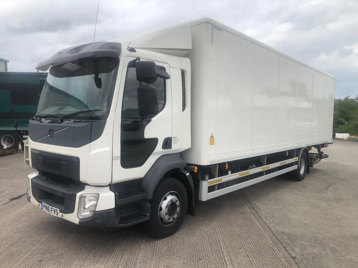 2016.  Volvo 14 Ton 25 ft box body - Image 2