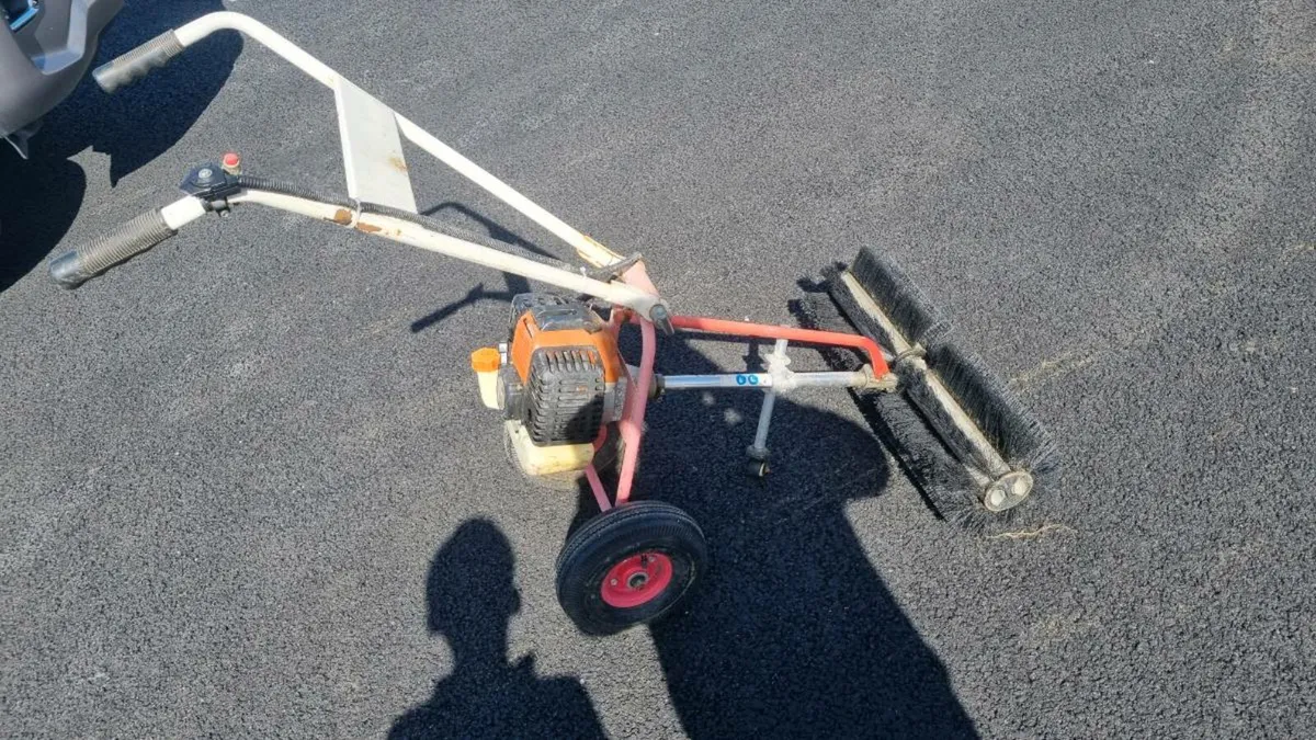 Engine powered road sweeper - Image 1
