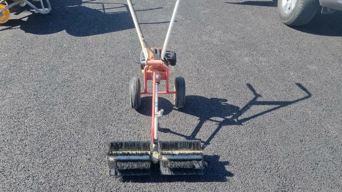 Engine powered road sweeper - Image 4