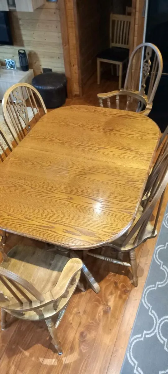 Kitchen table and chairs - Image 1